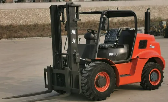 Empilhadeira todo-terreno 4x4 de 3 toneladas com tração nas quatro rodas